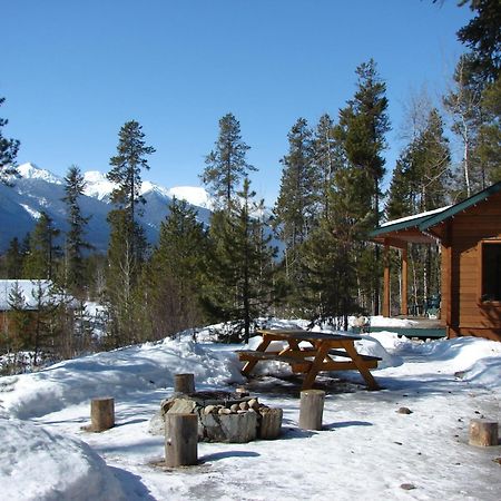 Mica Mountain Lodge & Log Cabins Tête Jaune Екстериор снимка