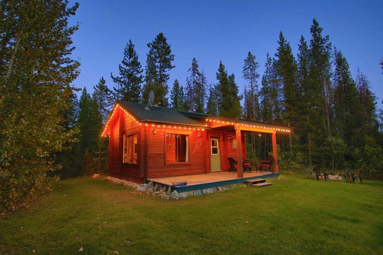 Mica Mountain Lodge & Log Cabins Tête Jaune Екстериор снимка