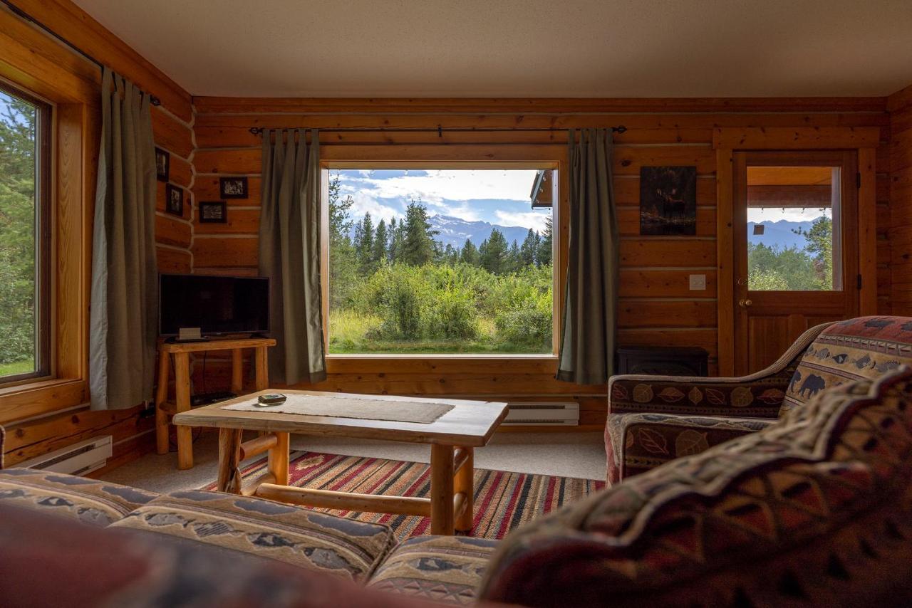 Mica Mountain Lodge & Log Cabins Tête Jaune Екстериор снимка