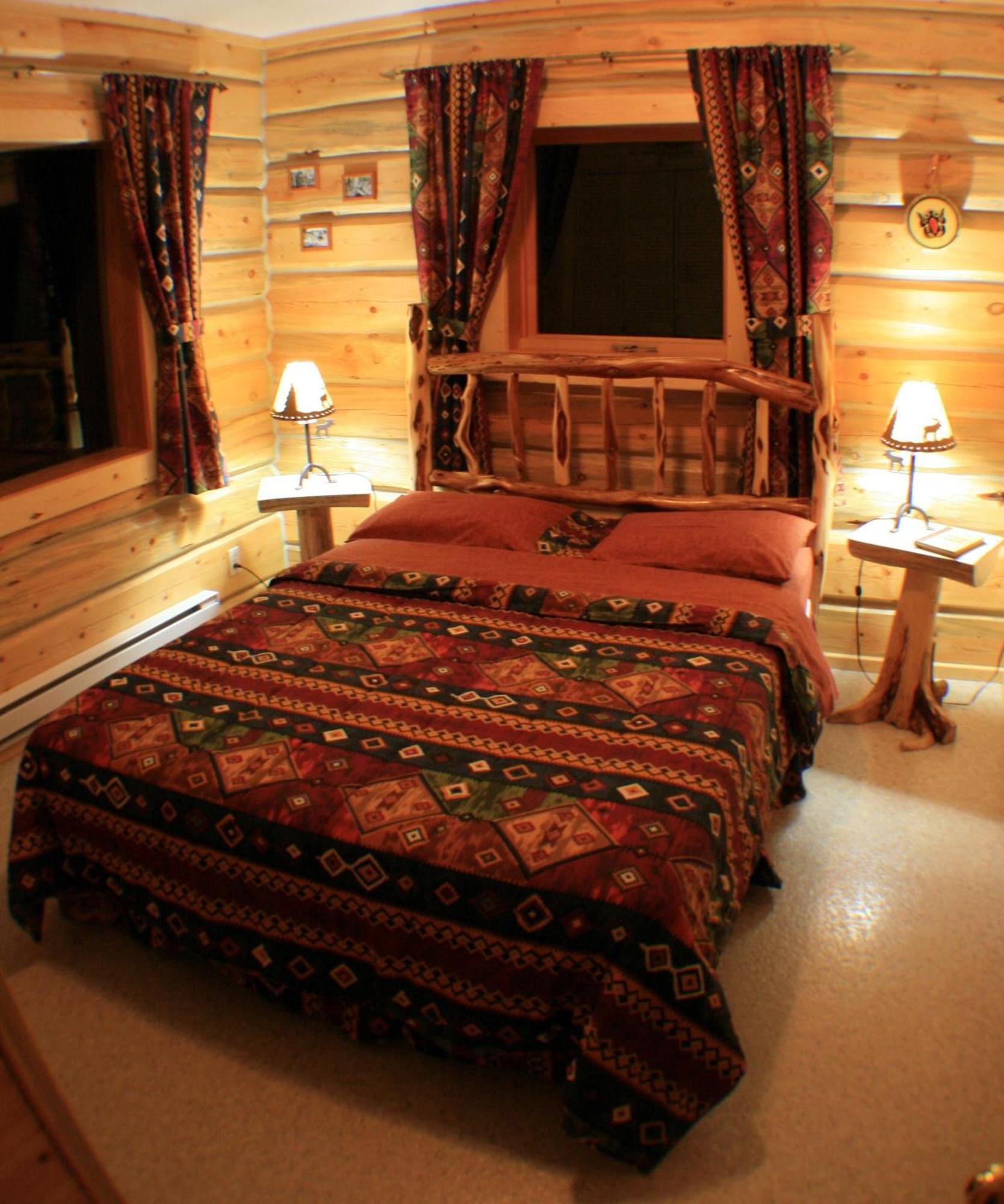 Mica Mountain Lodge & Log Cabins Tête Jaune Екстериор снимка