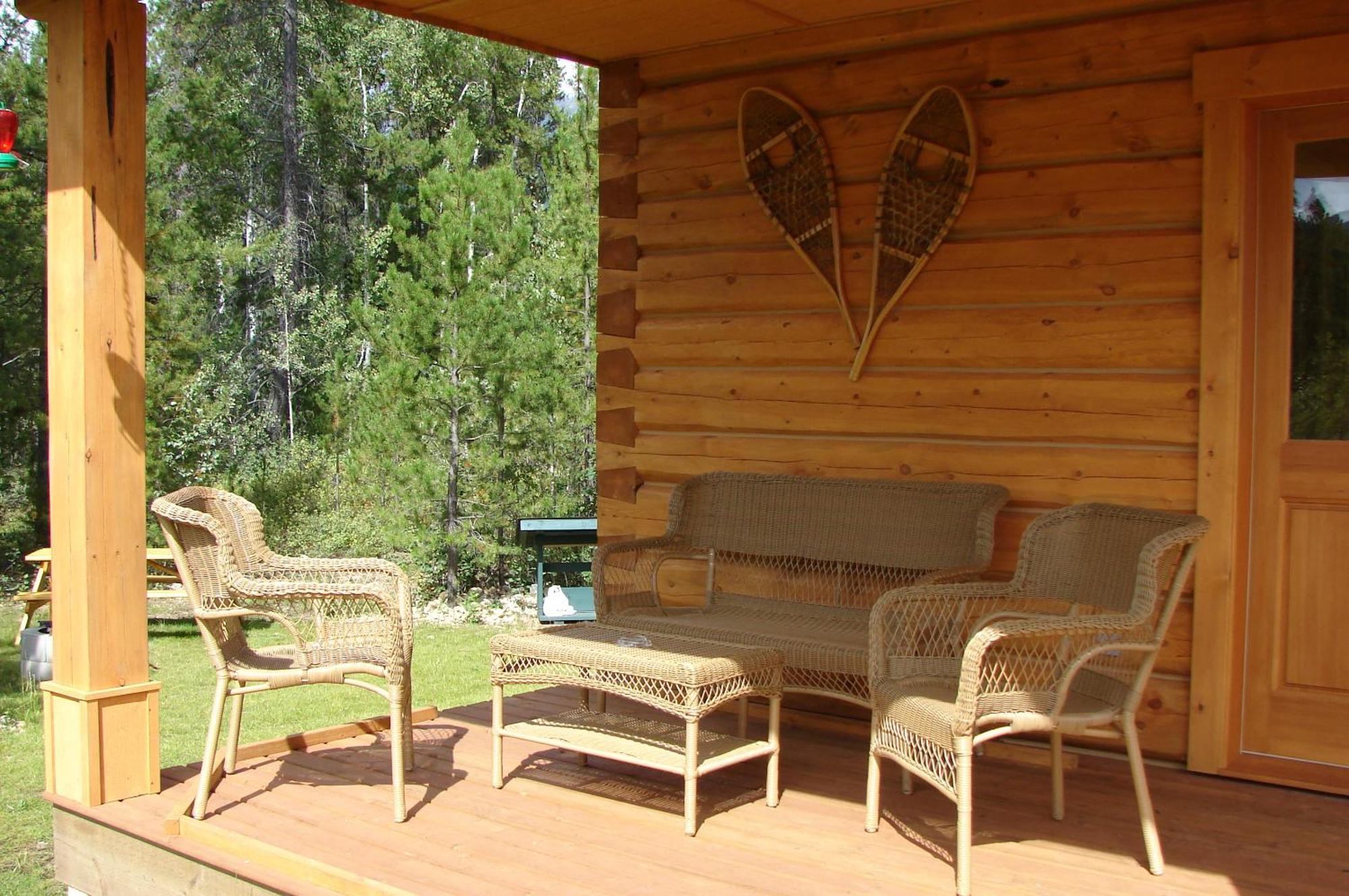 Mica Mountain Lodge & Log Cabins Tête Jaune Екстериор снимка