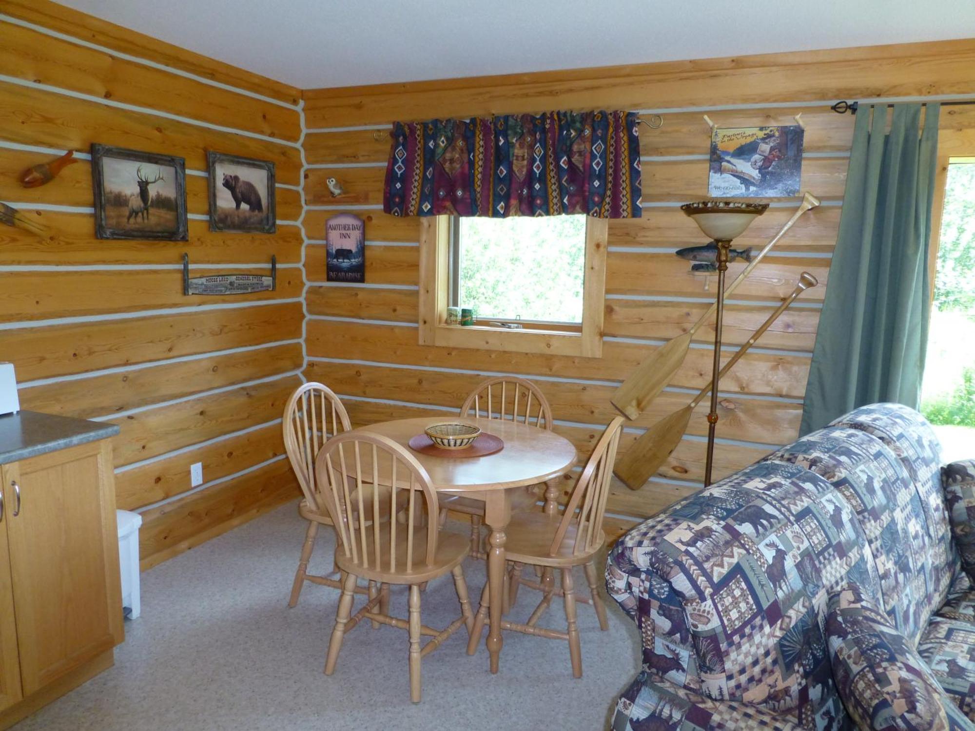 Mica Mountain Lodge & Log Cabins Tête Jaune Екстериор снимка