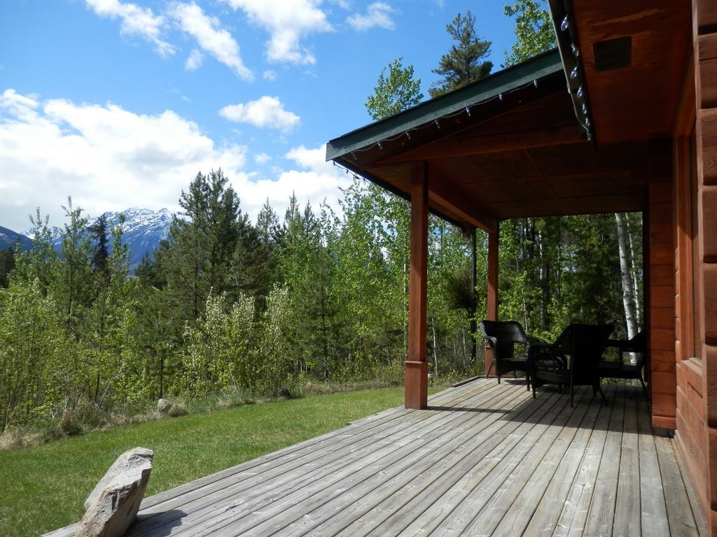 Mica Mountain Lodge & Log Cabins Tête Jaune Екстериор снимка