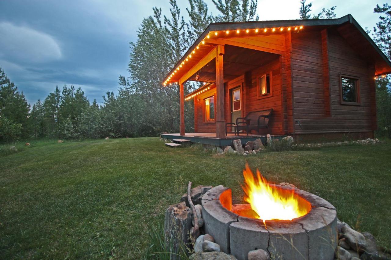 Mica Mountain Lodge & Log Cabins Tête Jaune Екстериор снимка
